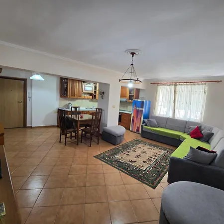 Tona 01 公寓 地拉那