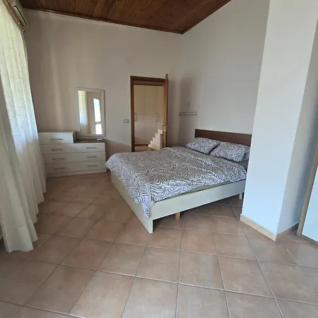 Appartement Tona 01 *