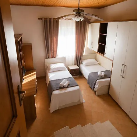 Apartment Tona 01
