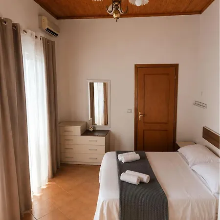 Tona 01 Apartment *