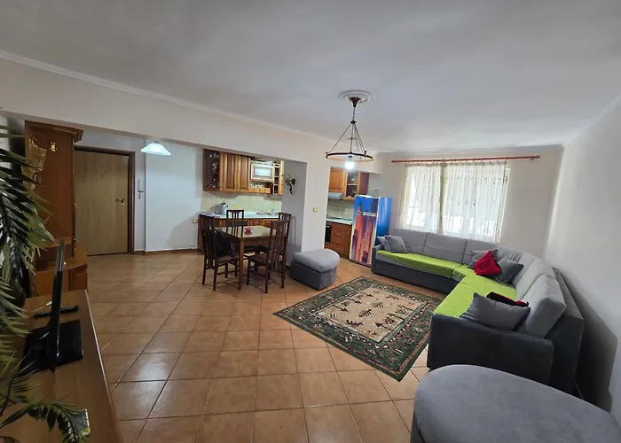 Tona 01 公寓 地拉那