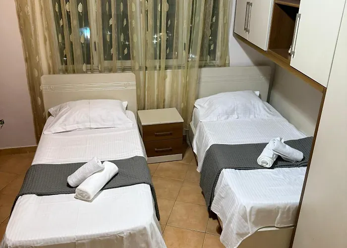 Tona 01 公寓 地拉那